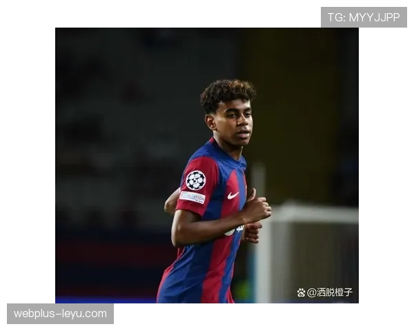 年轻球星从街头崛起，闪耀球场展现无限潜力与希望