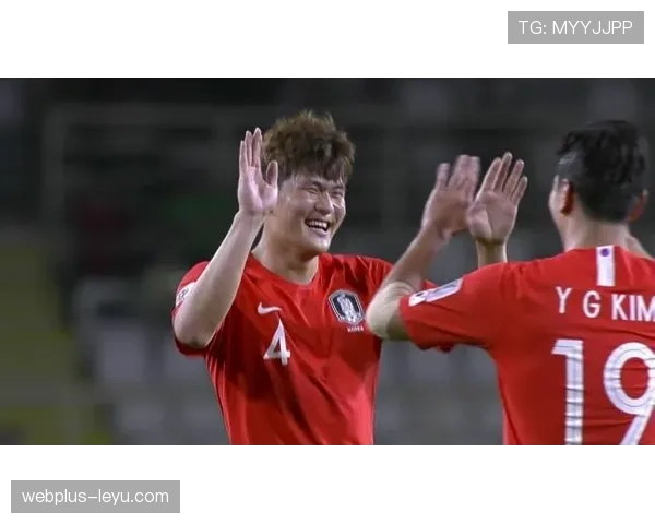 金玟哉:从亚洲中卫到欧洲顶级联赛核心的跃迁解析 金玟哉:从亚洲中卫到欧洲顶级联赛核心的跃迁解析