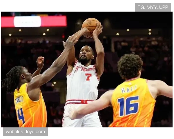 西蒙斯挡拆为杜兰特造空位较上季提升进攻效率